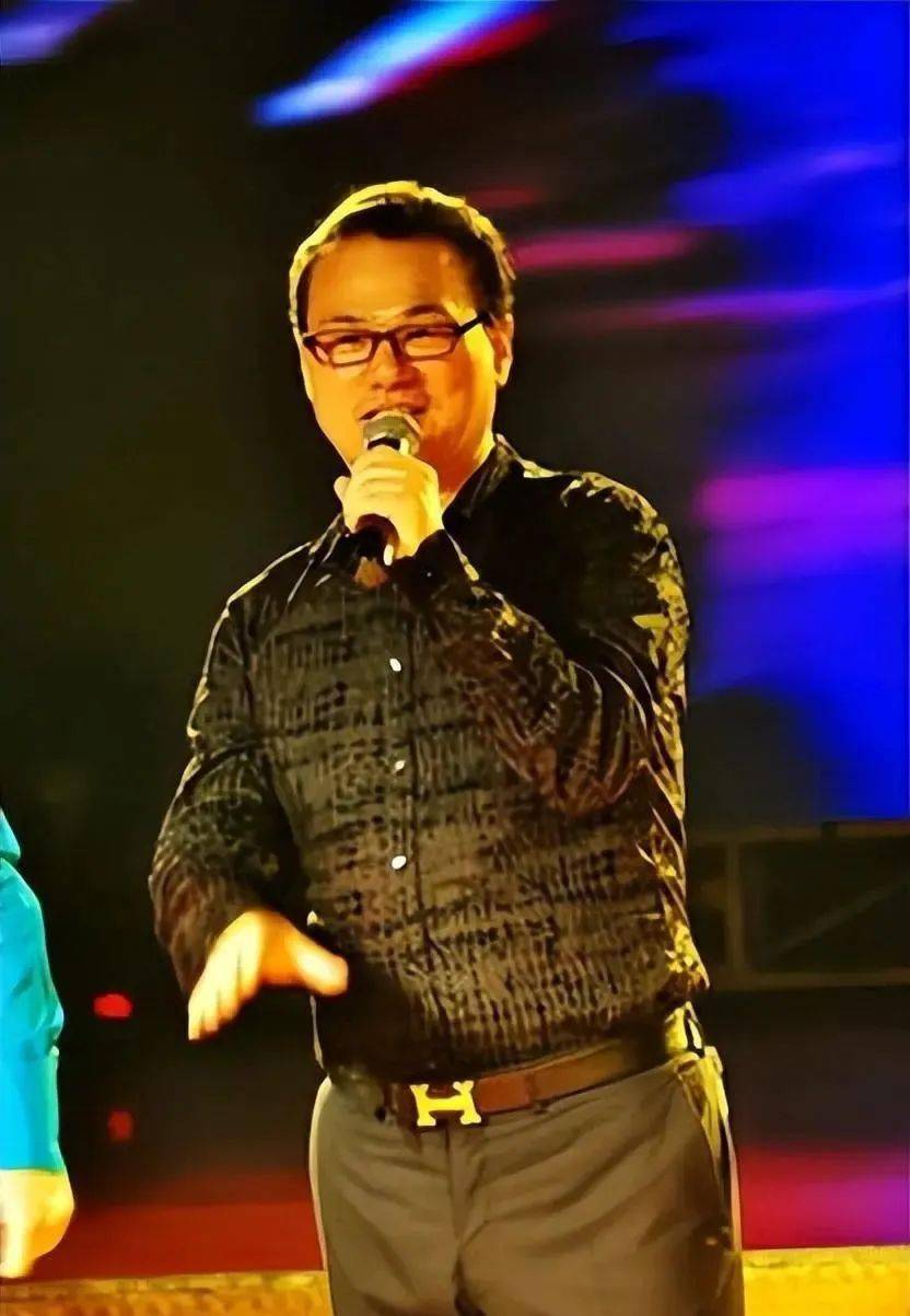 春晚歌唱家张也,55岁不婚无子女,与"男闺蜜"吕继宏让人羡慕_张行_表演