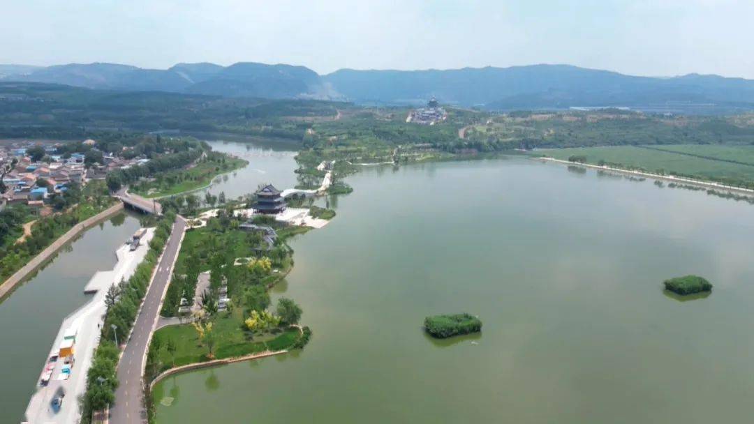 盛夏时节,丹河国家湿地公园里植被葱郁,景色优美,波
