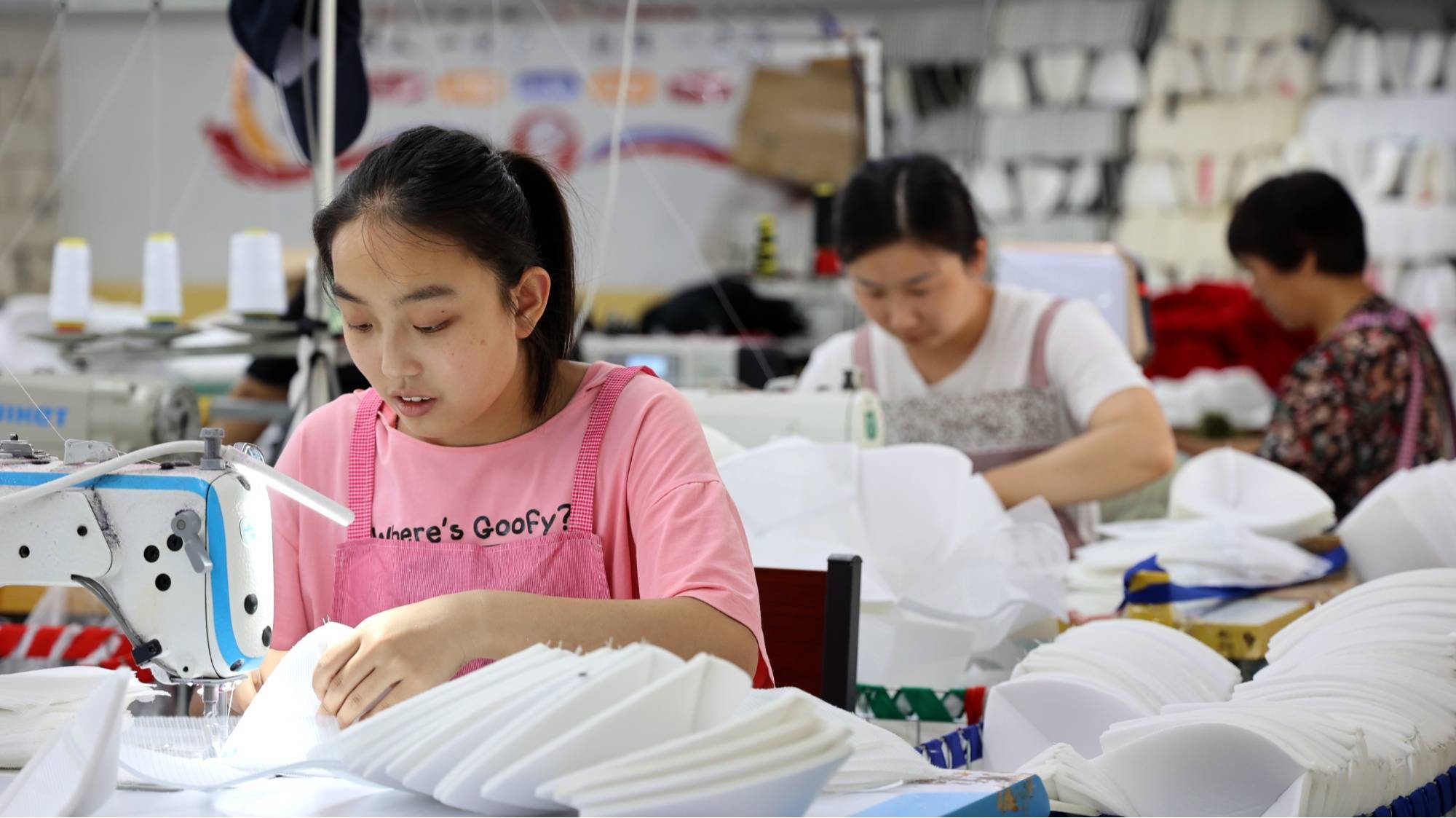 每天一点点用心， 日复一日的缝纫时光， 一件件完成的衣裳裁剪、缝制、整烫， 每一步都不马虎。 今日这件，顺利完成，欢迎预约, image size:2000x1123