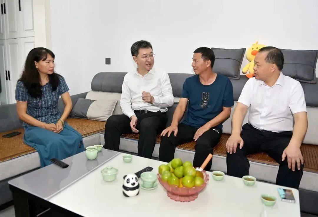 王志杰刘忠李景耀杜海波看望慰问驻涪官兵和优抚对象_涪陵_贡献_建设