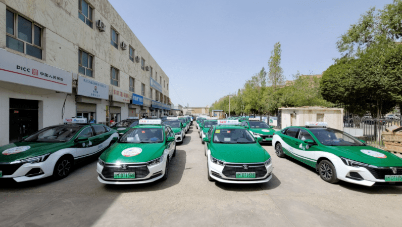 "八一 "建军节 现役军人可在库尔勒市区免费乘坐出租车_服务_马悦