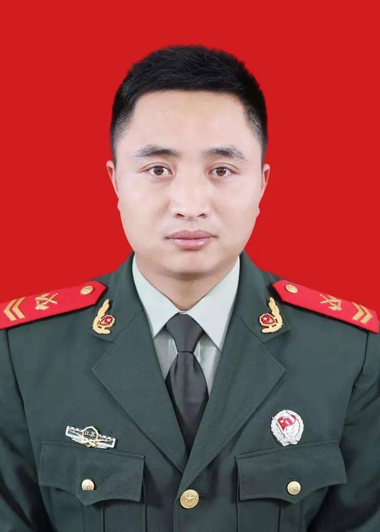 胡洋,庆元县左溪镇印柘村人,1989年7月出生,2007年12月入伍,现任武警