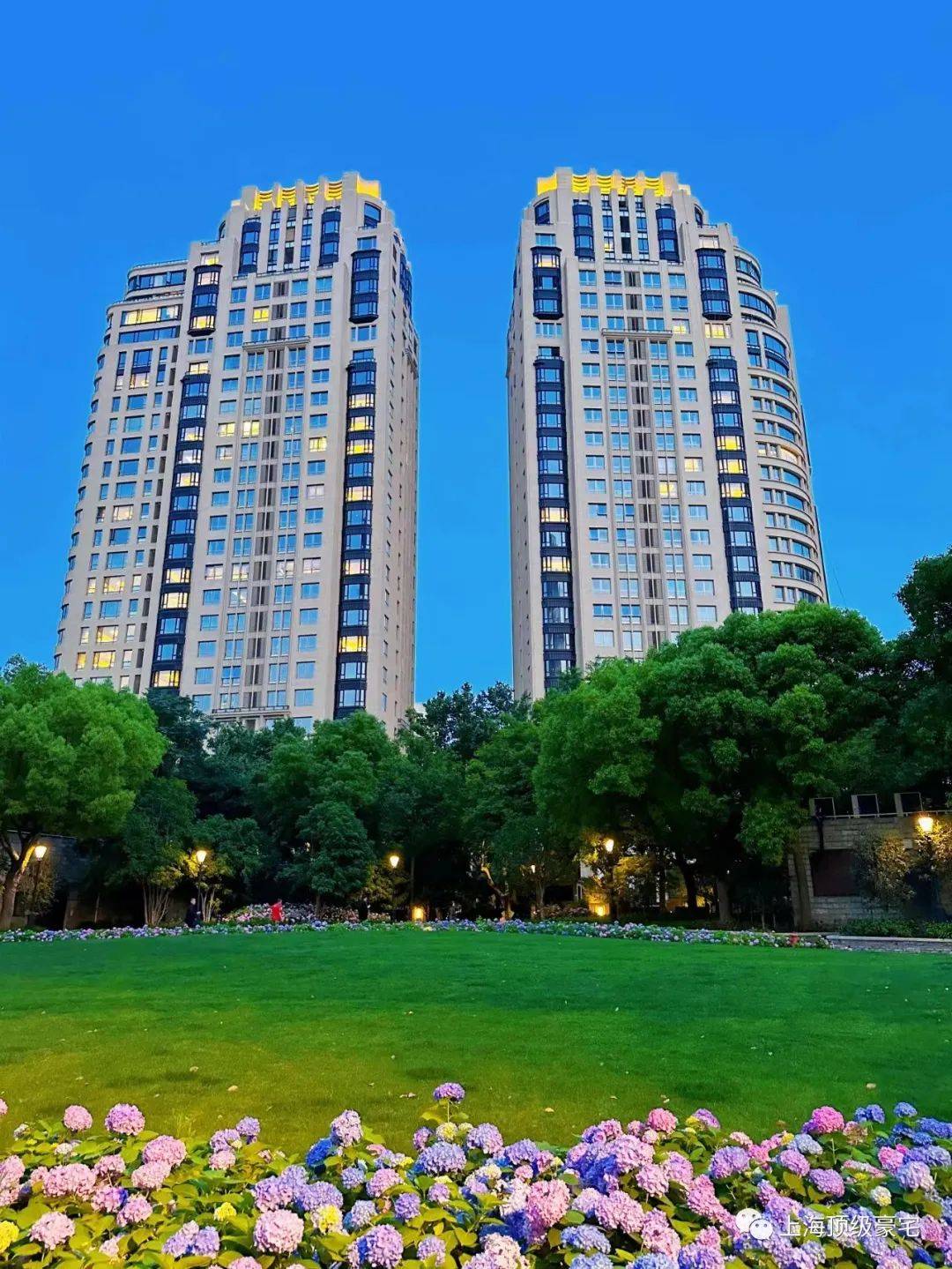 降价3800W!新天地豪宅翘楚【翠湖五集】约530㎡超级大平层 | 新天地500平以上唯二的一套大平层丨已看过原房、堪称完美!_生活_上海_顶楼
