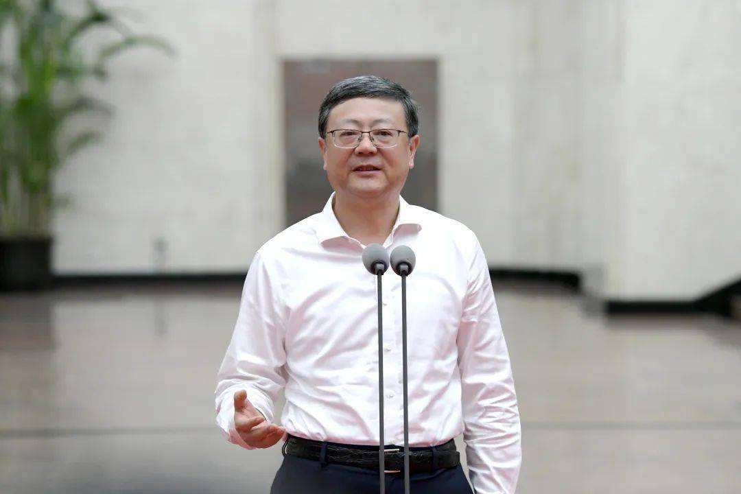 八一建军节来临之际,陈吉宁龚正等市领导会见驻沪部队