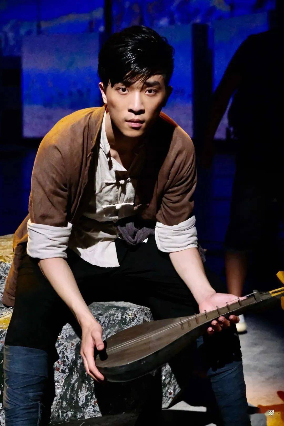 毕业后,孙晗硕进入了原总政歌舞团,很快崭露头角,参加多个舞剧演出