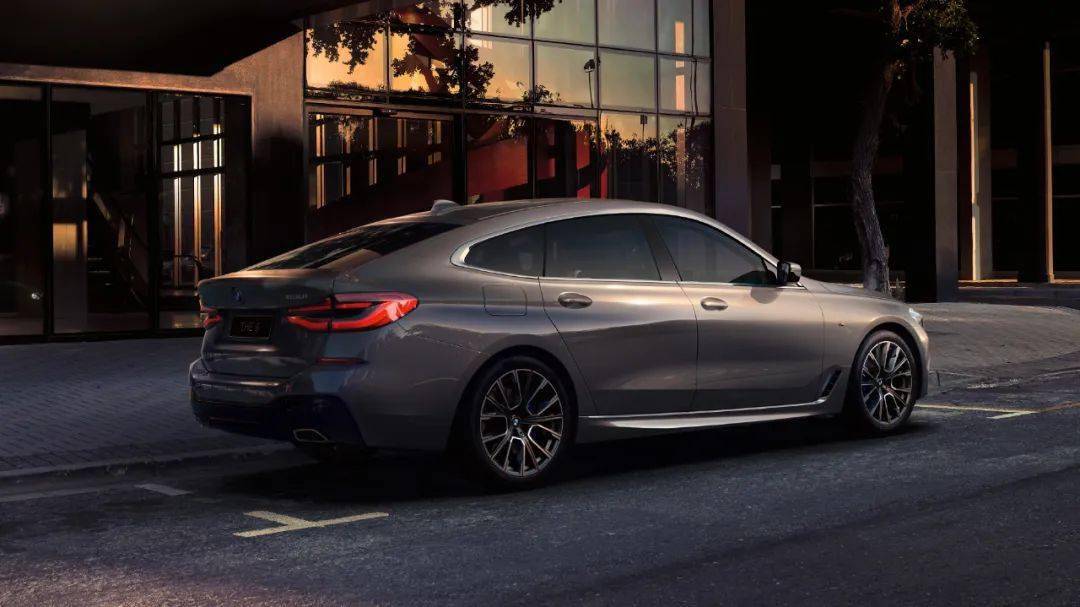 turismo),进入国内售卖时正式名称是宝马2系多功能旅行车 (f46)