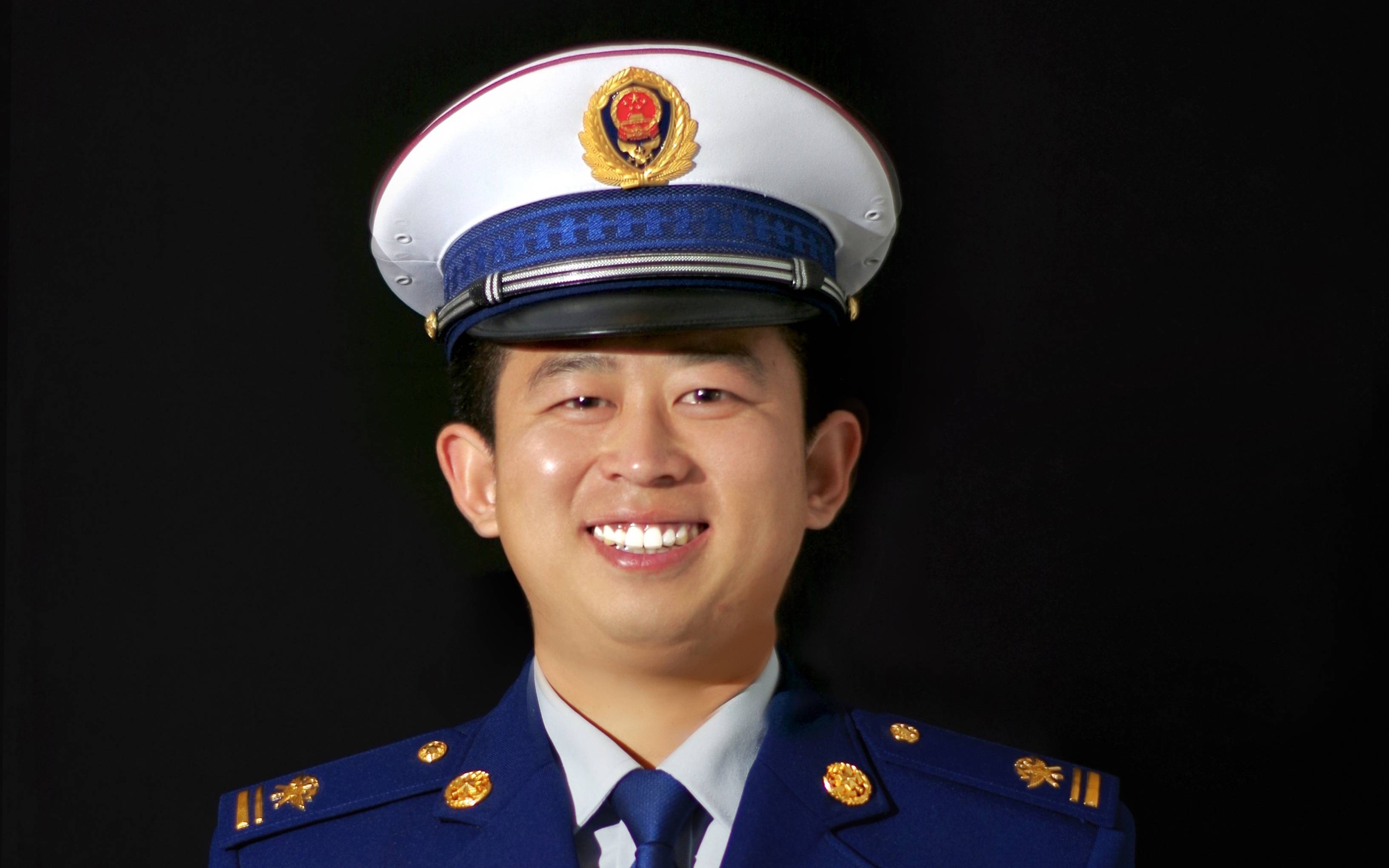 逝者｜为救战友被水流冲走，消防站里永远冲在最前面的班长离开了_冯振_救援_苏晨阳
