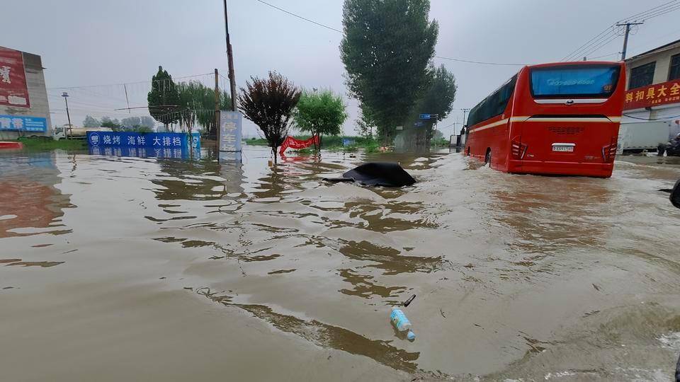 大水进入涿州:一座小城的洪水考验_居民_街道_城市