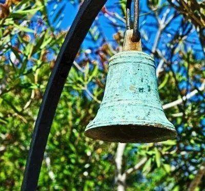 【名家简介】绿岛,非著名诗人,评论家,中国萧军研究会副会长,国际当代