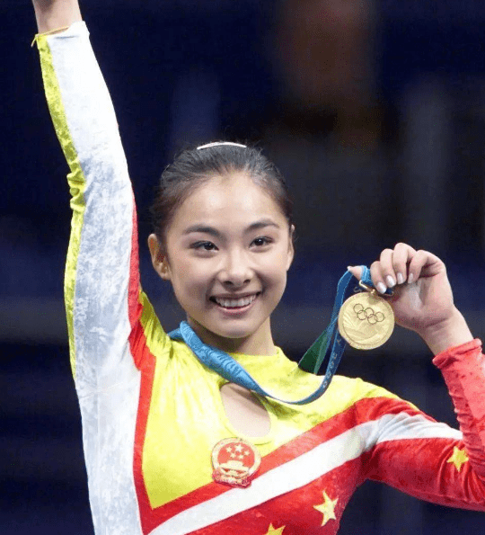 2000年,她站在了悉尼奥运会的比赛舞台上.可偏不信邪的刘璇,当年21岁.