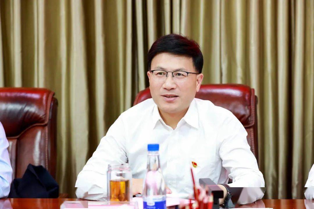 2万各族干部群众,对建湖县党政代表团一行的到来表示热烈的欢迎,向