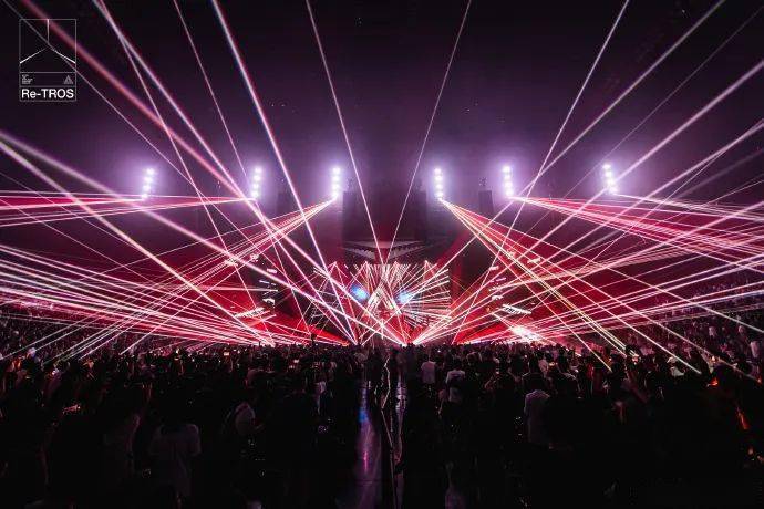 之后」南京限定专场现场,乐队主唱华东确认这场演出将制作演出纪录片