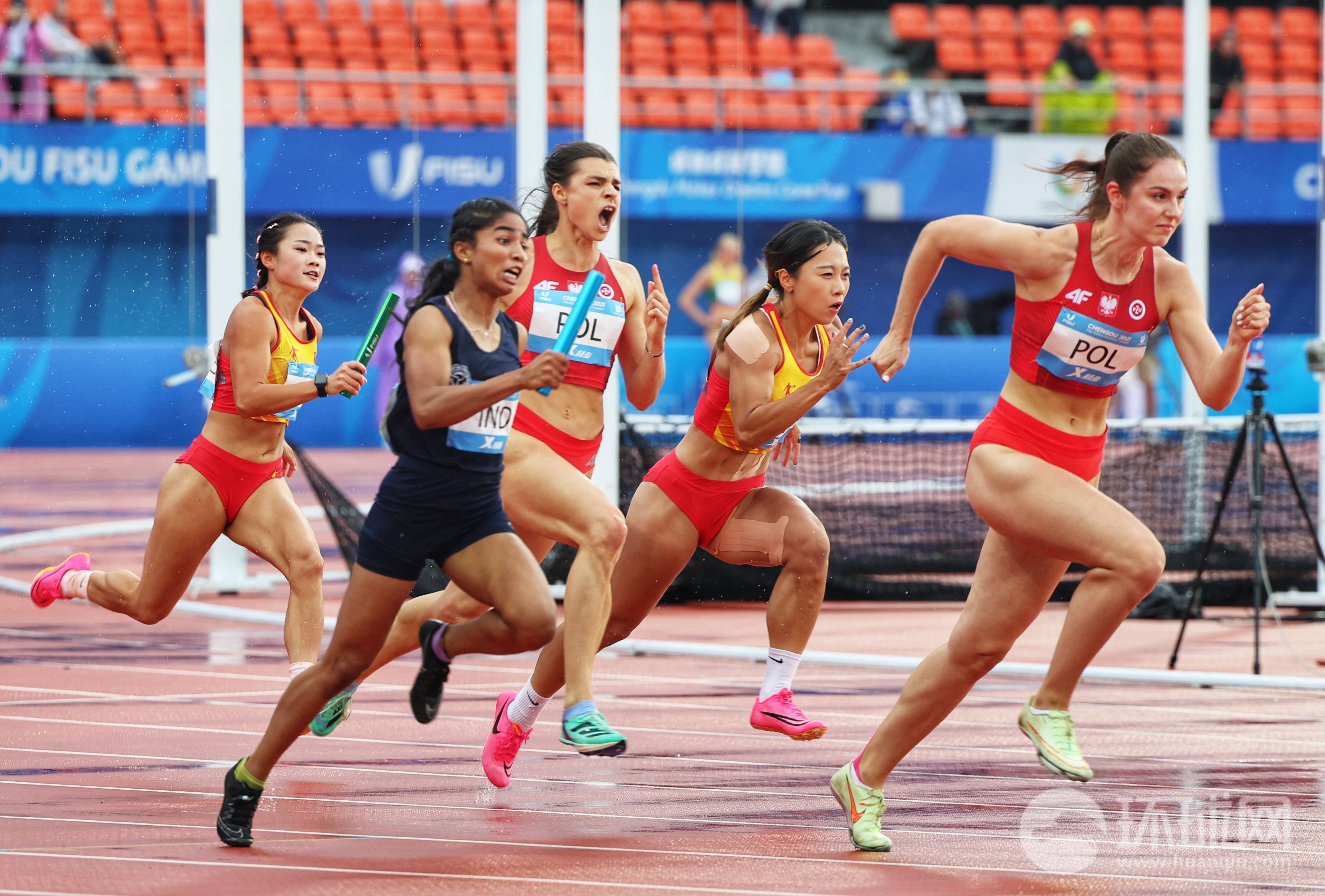 【图集】成都大运会田径女子4x100接力赛决赛,中国队夺得金牌_蔡燕婷