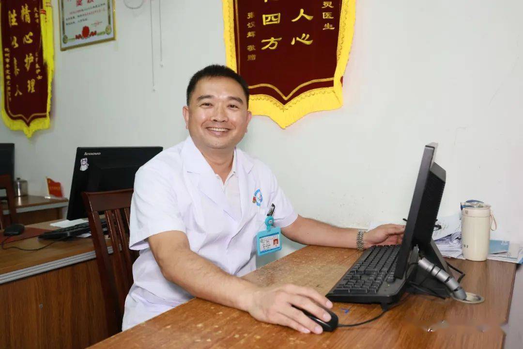 他是专注精神卫生事业的仁心医者_邱思武_患者_家属