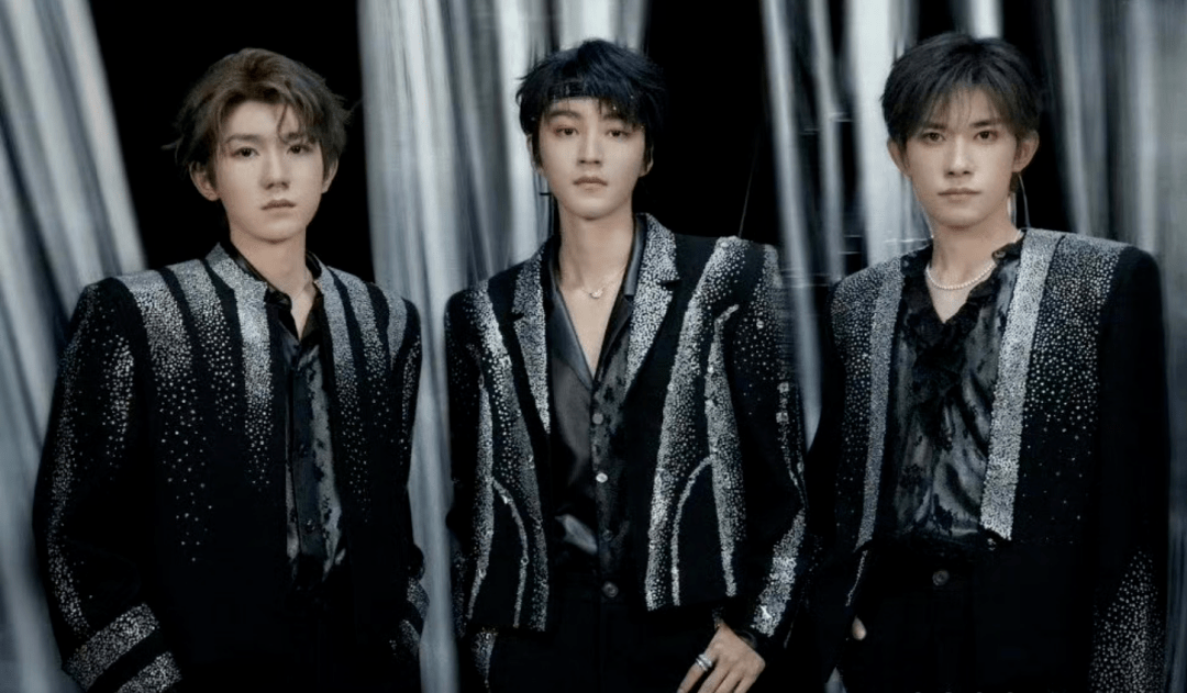 tfboys十周年演唱会上的易烊千玺,每一帧都好好看!十周年快乐!