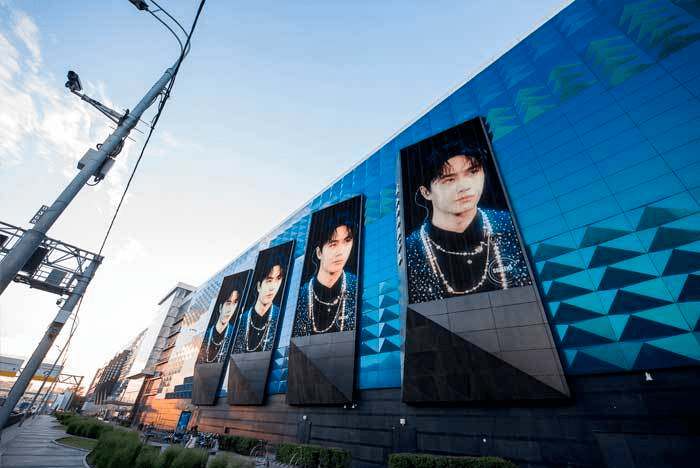 火出海外,俄罗斯粉丝为王一博隆重庆生!_中国_数量_视频