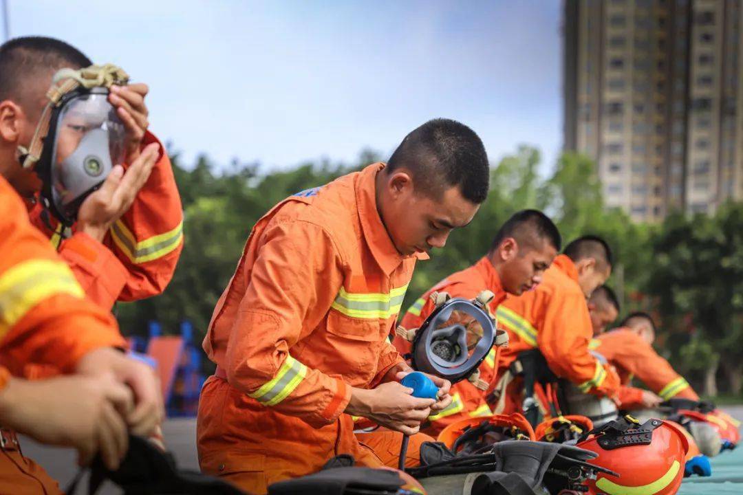 重庆"新蓝"开展初级消防员鉴定 检验职业技能水平