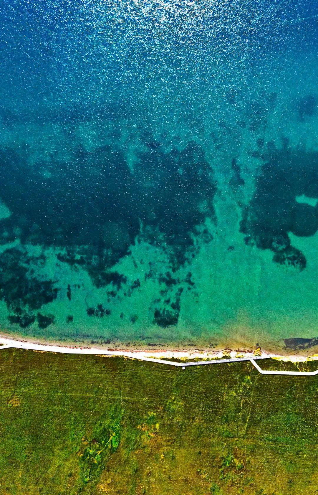 湖泥沙量极小大部分为潜流形式39条溪流和融雪河流汇集构成封闭的高山