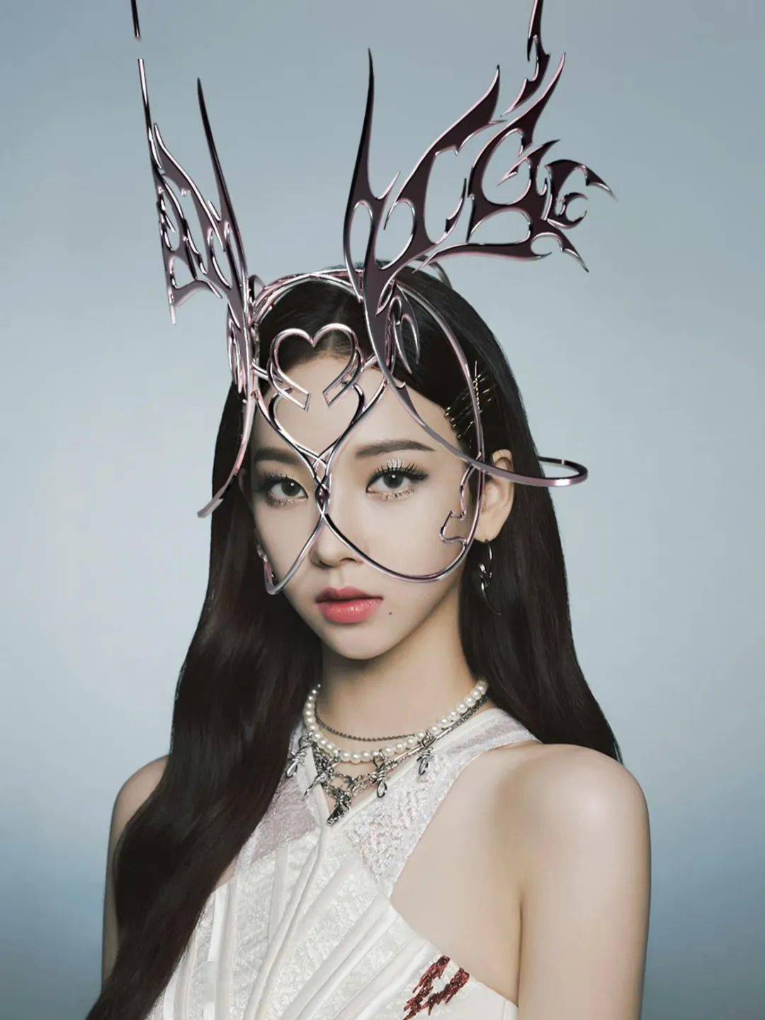 gaga早在2020年和ariana grande推出的单曲《rain on me》的宣传海报