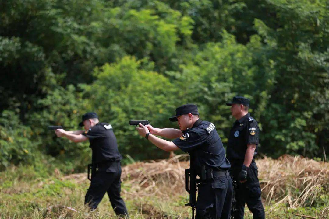 特警射击训练图片