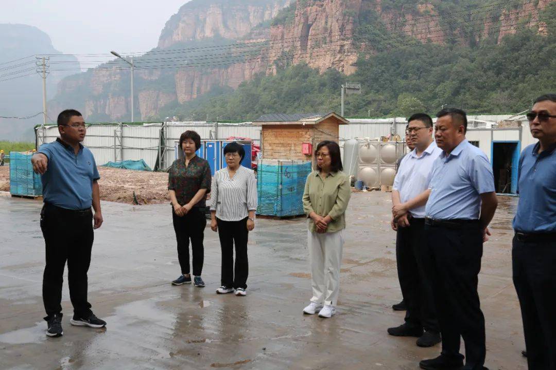 初秋的太行山碧绿无垠,露水河泉水潺潺.