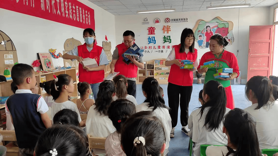 【动态】长武县:"童伴妈妈"为留守儿童筑起"爱的港湾"_活动_朱银娟