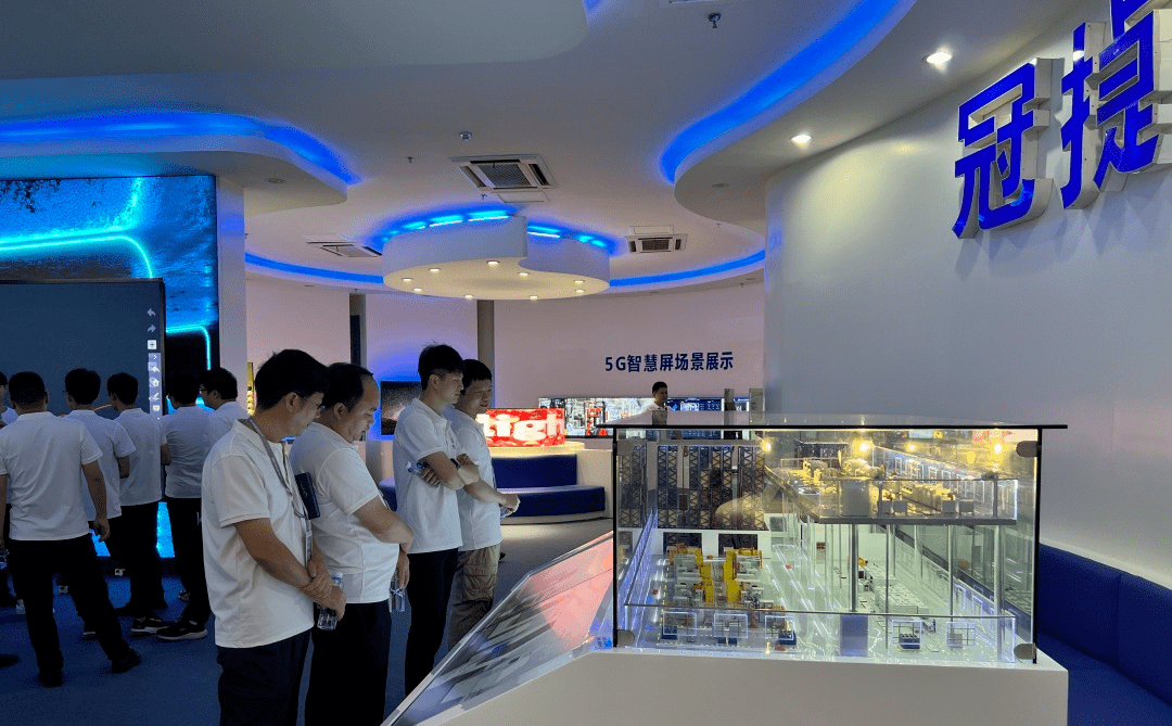 标杆企业研学丨"大国工匠"福清制造工程师走进冠捷科技学习智能制造