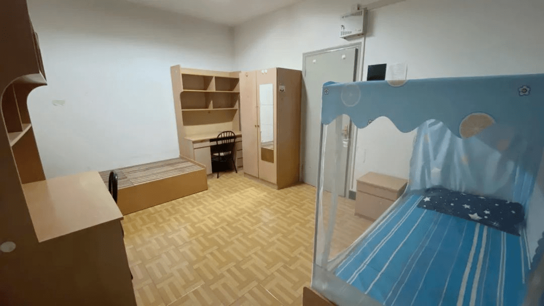 上大路98号,上海大学宝山校区小南门对面