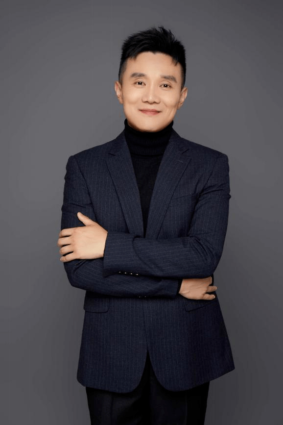 赵乾景他是《大侦探福尔摩斯》莫里亚提教授《功夫熊猫》师傅《哈利