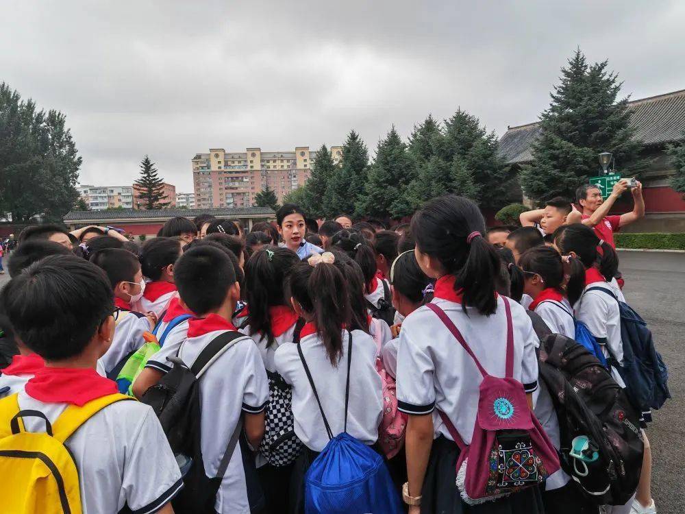 长春市解放大路小学学生在伪满皇宫博物院进行研学活动.