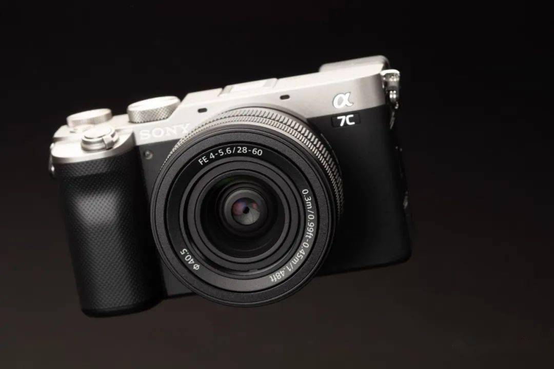 索尼a7c ii规格参数:采用3300万全画幅exmor r cmos传感器(索尼a7m4