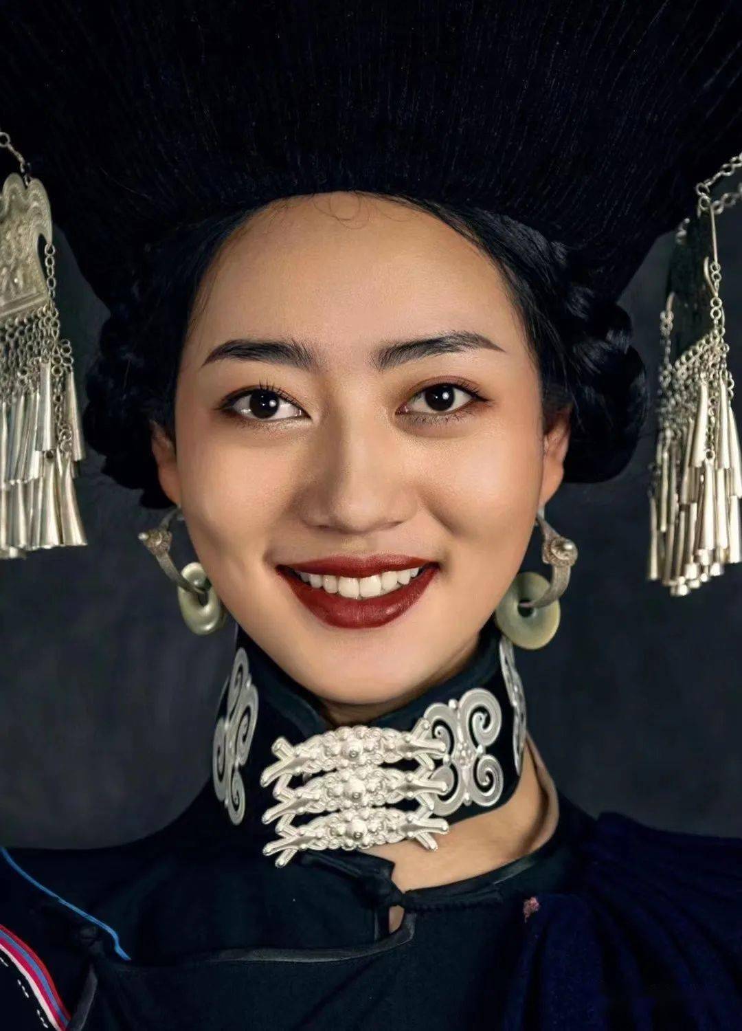 【多图】2023凉山彝族传统选美冠军出炉!_比赛_选手_阿苦依