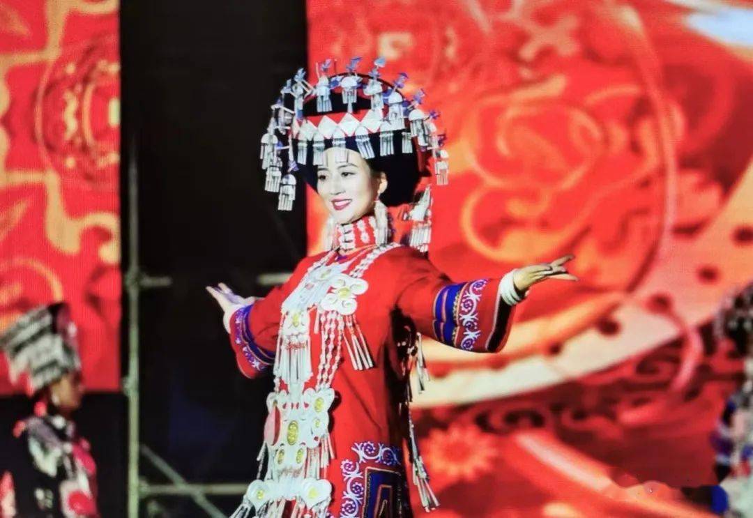 【多图】2023凉山彝族传统选美冠军出炉!_比赛_选手_阿苦依