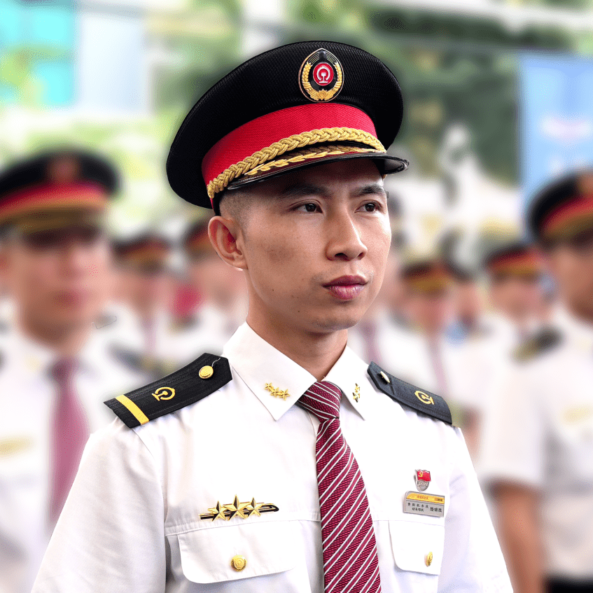 【青年故事】从明英高寨走出的"90后"高铁司机_陆锦_火车_贵阳