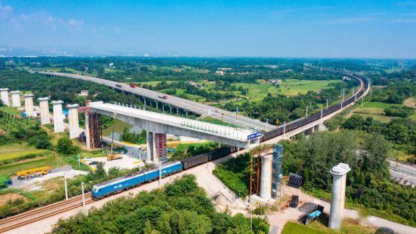 沪渝蓉高铁跨浩吉铁路首座转体桥成功转体_长江_大通_施工