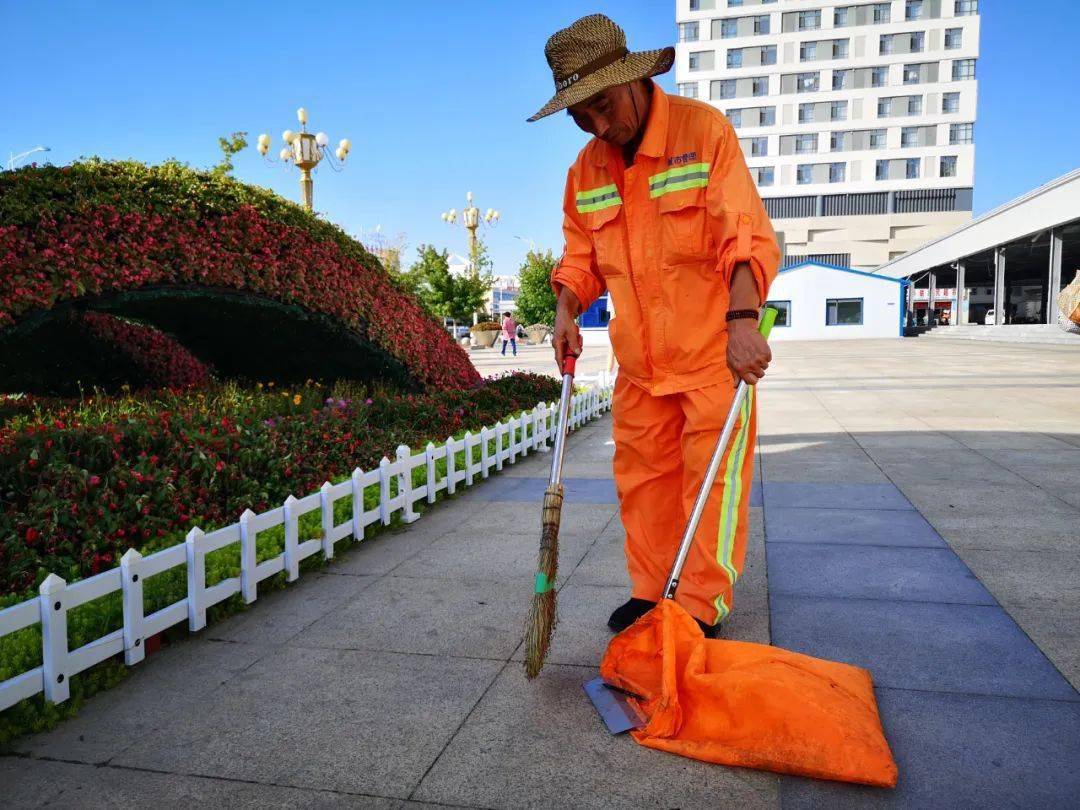"暑"你最美!致敬高温下的坚守!_劳动者_城市_摄影