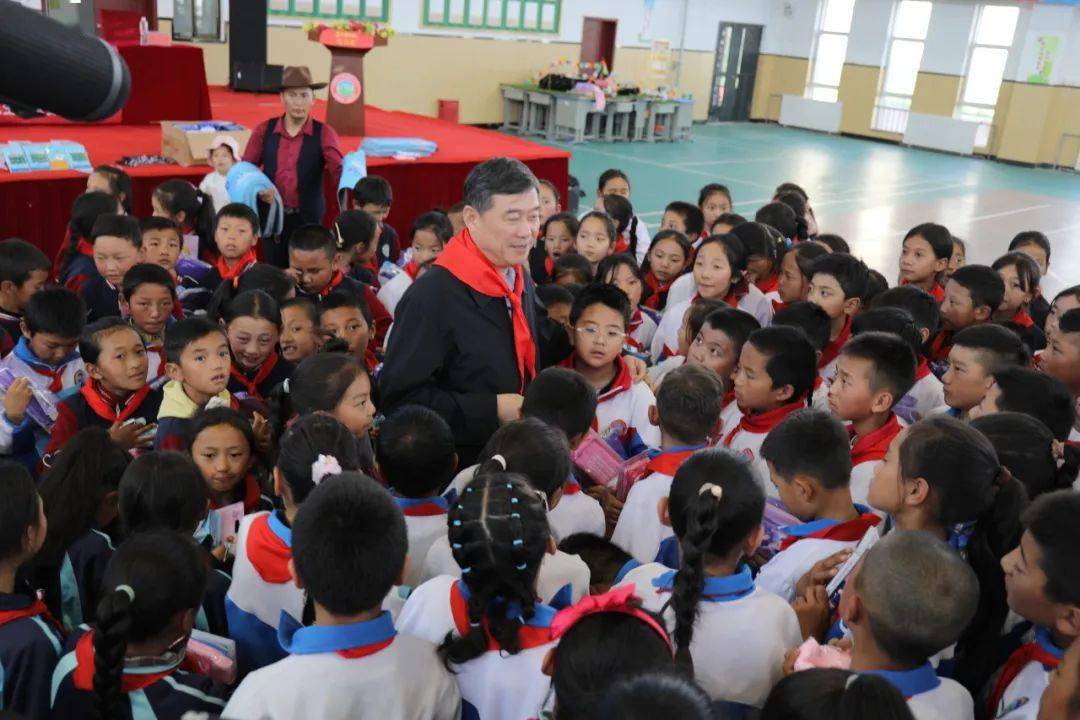 尤其是被称为"虫癌"的泡型包虫病高发区域之一,果洛是董家鸿团队每次