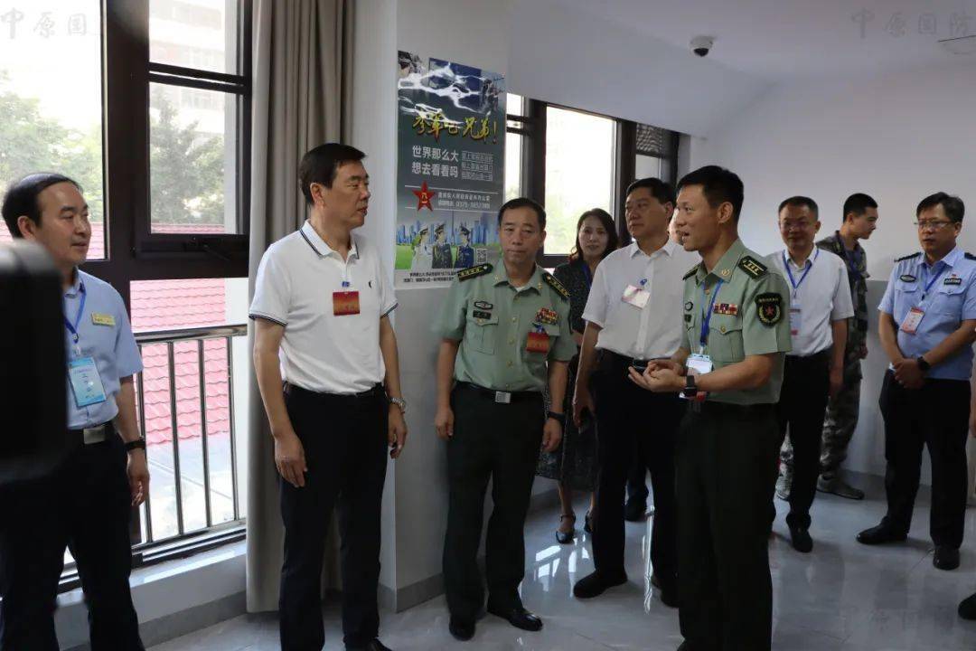平顶山市委常委,军分区大校司令员王翼,市征兵工作领导小组组长,副