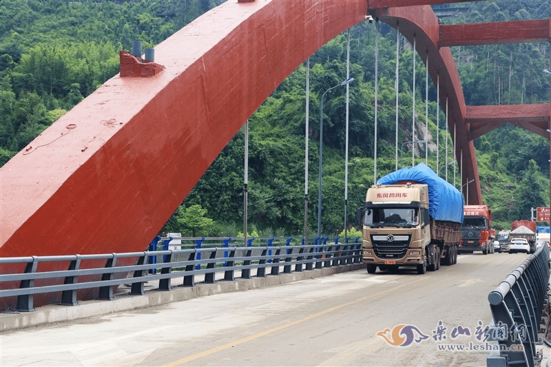 乐山这座大桥全面开放,出行不再绕远路_桥梁_改造_沙湾区