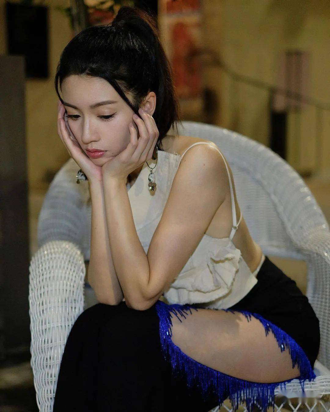 蔡思贝大露背抢攻 陈凯琳骨感美还击_grace_社交_演艺事业