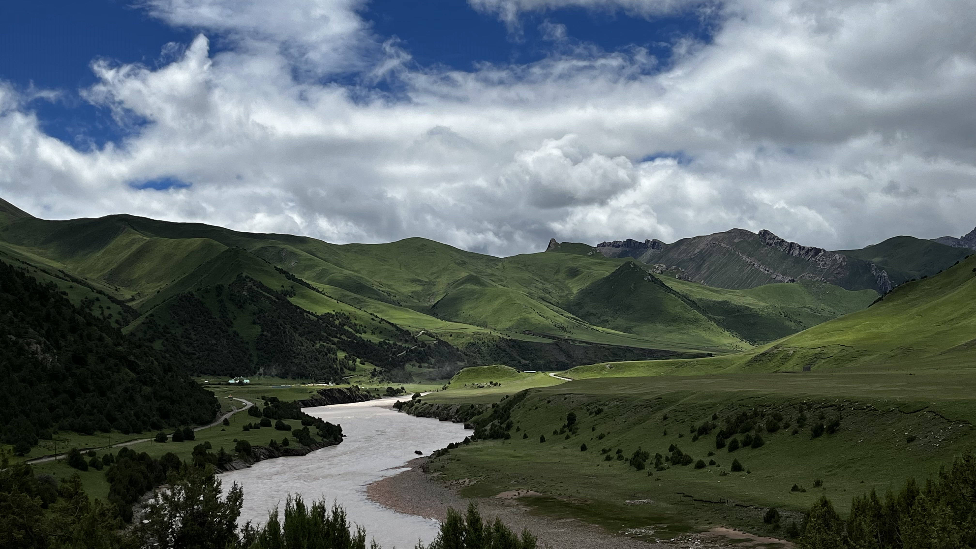 青海玉树:探访昂赛大峡谷壮美风光_栗卫斌_杨光宇_自由