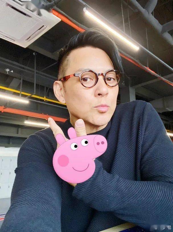 莫少聪洗底突变好爸爸 回港晒父女情另有目的?_洪欣_发展_社交