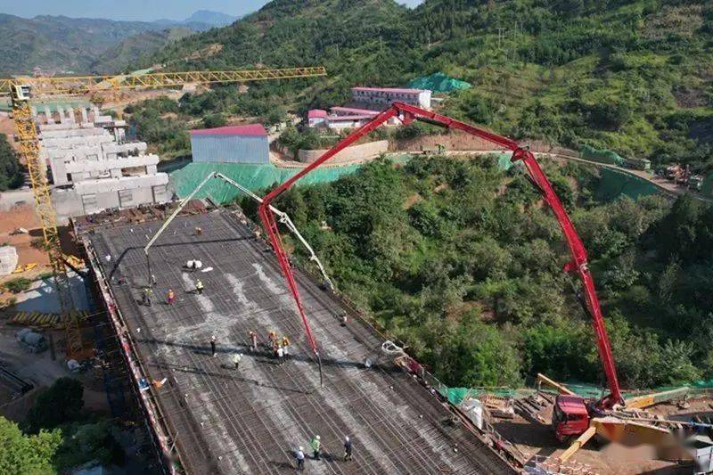 西十高铁漫川关站特大桥连续梁顺利浇筑_西安市_陕西_施工