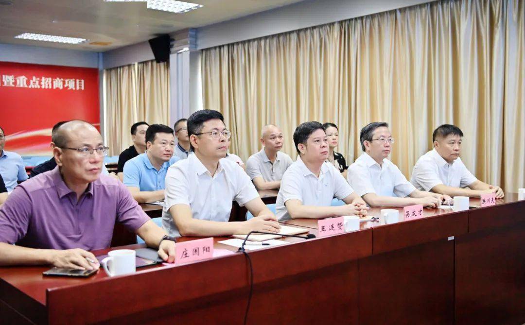 泉州市领导吴友才,洪川夫,南安市领导王连赞,黄景阳,庄国阳,吴振强