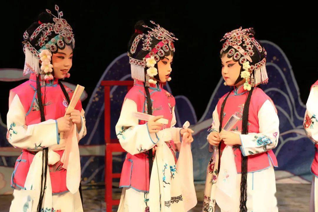 扮演者:王佳一京剧《拾玉镯》扮演者:史婉乔 尹子芃京剧《武家坡》