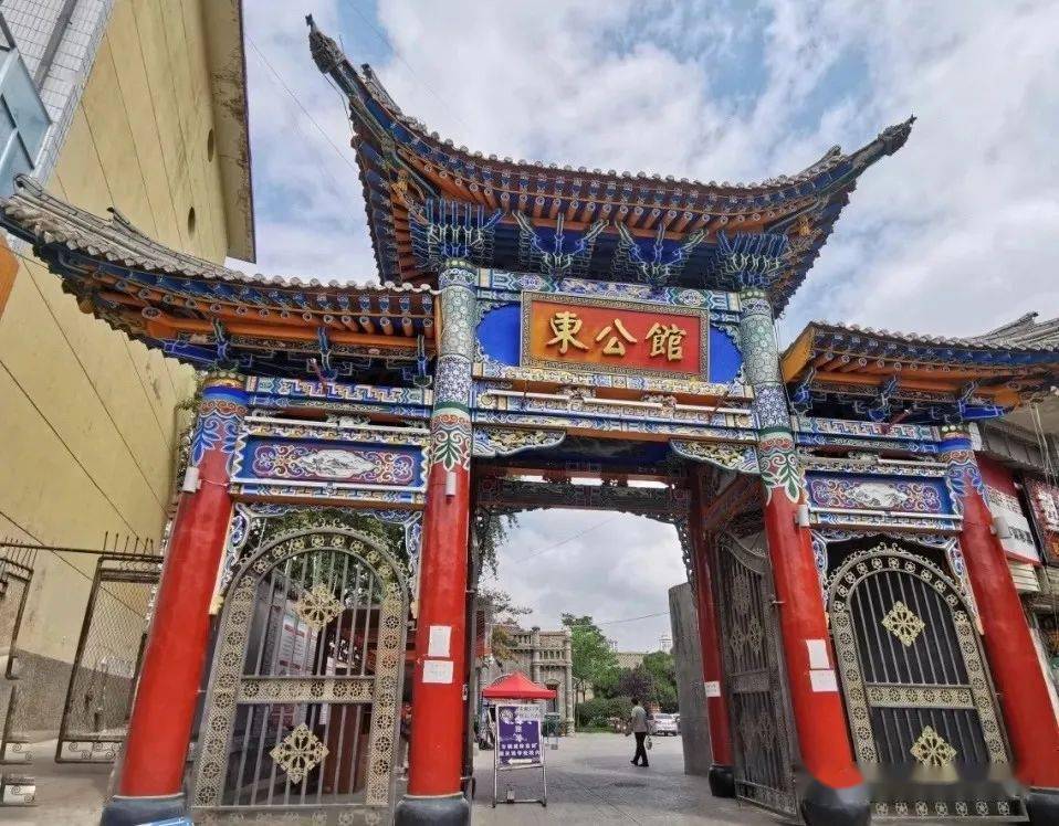 置身在安静的东公馆里,浮躁的心也跟着静了很多.