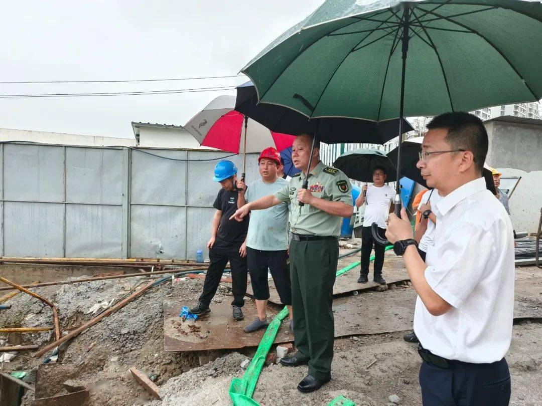 夜巡,夜访"行动62县委常委,统战部长唐红专到三江街道开展周一"夜查