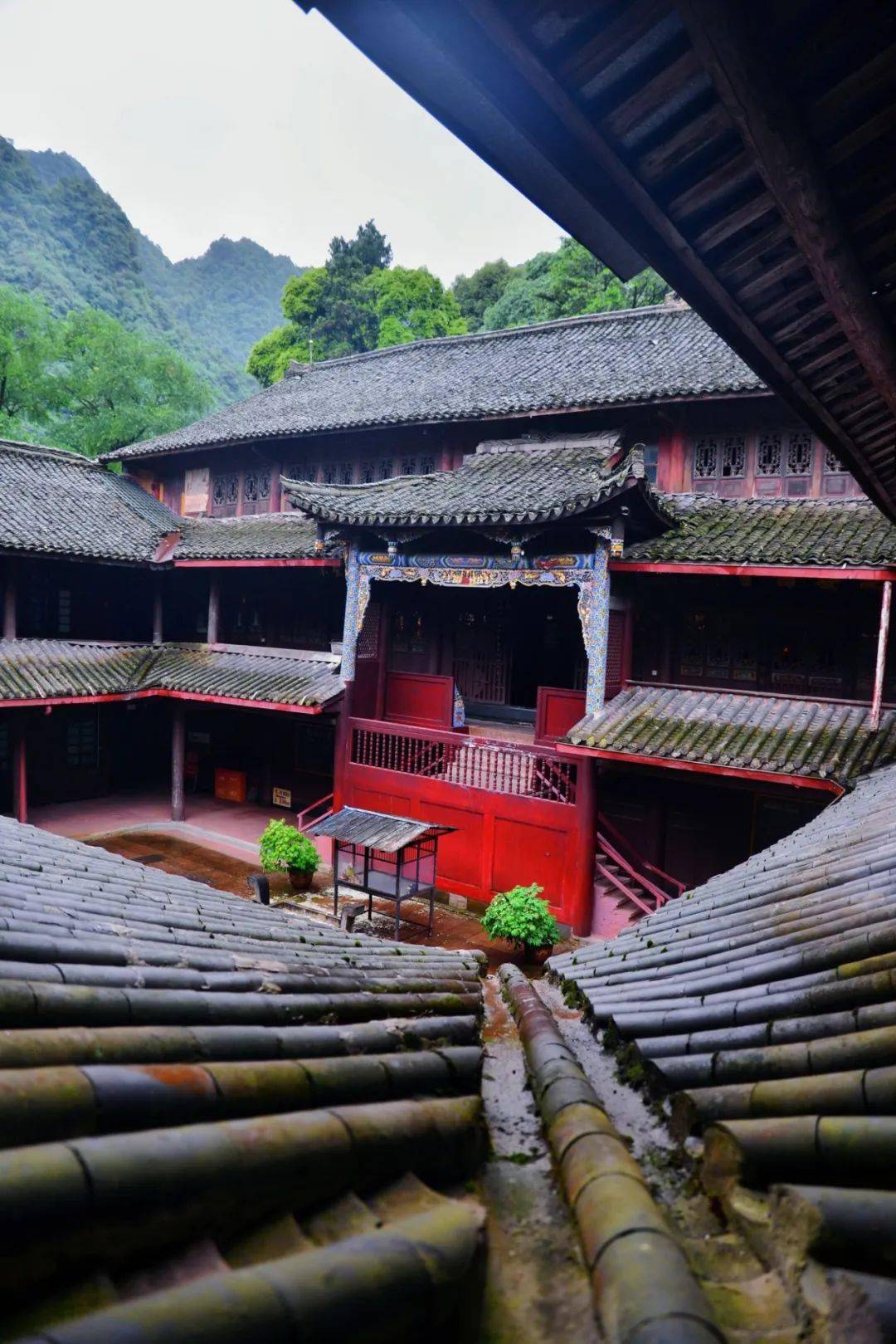 洪椿坪_清音阁_山路