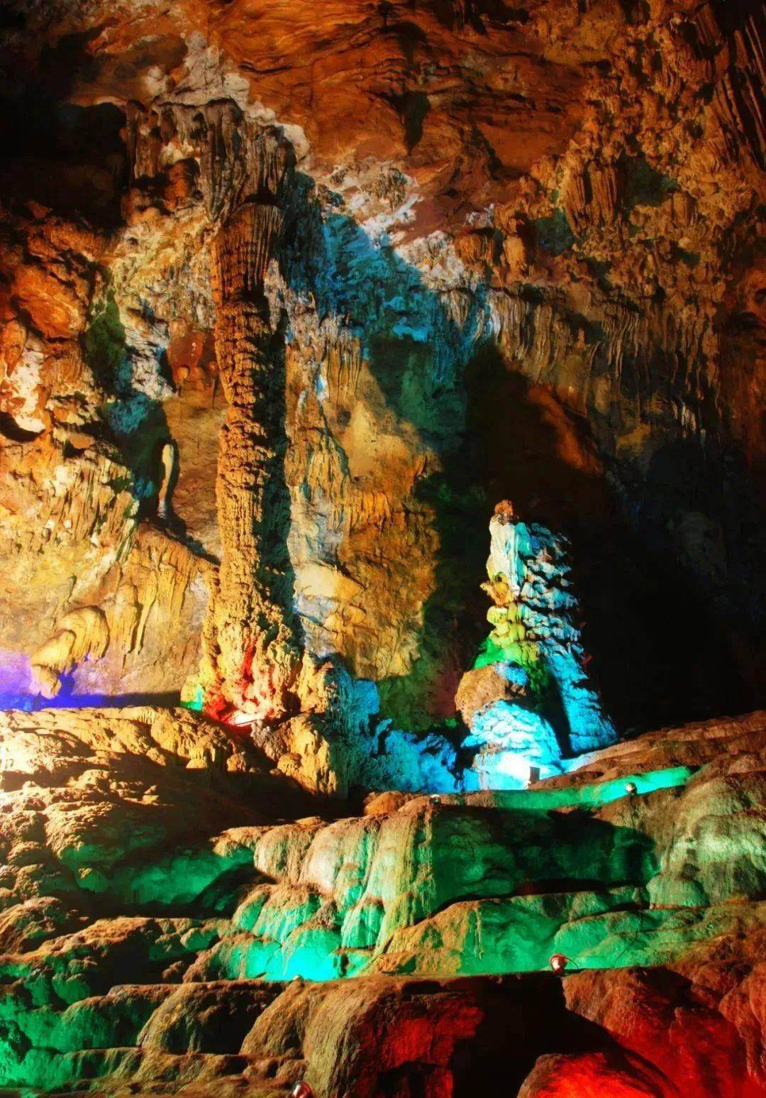 大自然的鬼斧神工雄奇幽险来这里黄仙洞天下第一洞繁花盛开微风不燥