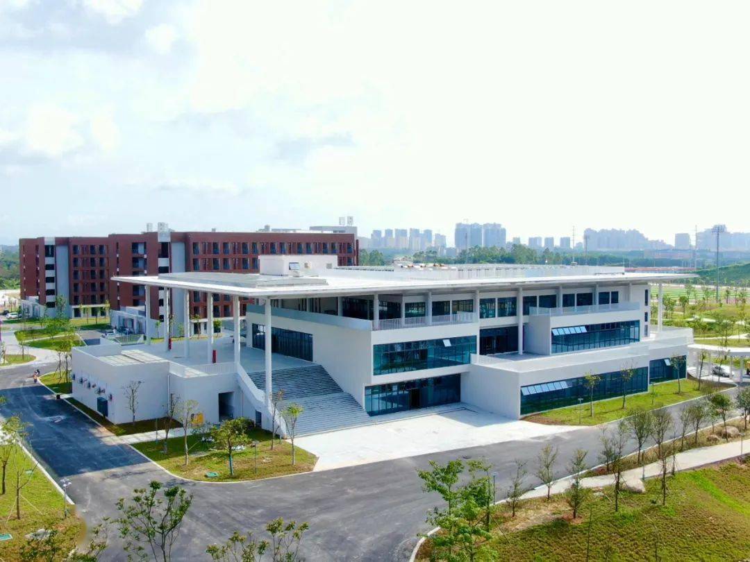 阳西一中新校区阳西县按照国家示范性普通高中标准推进"百千万工程"